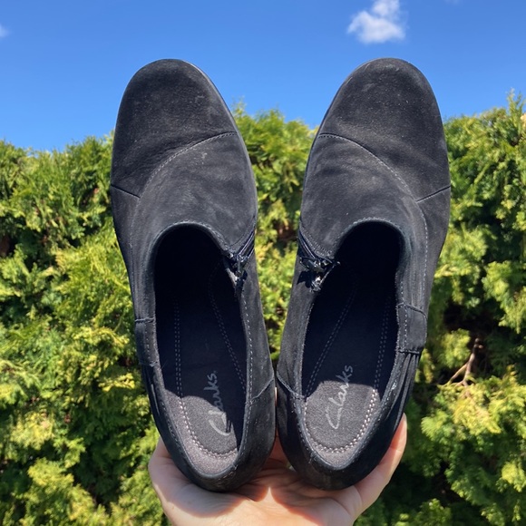 Clarks Ankle Slip On Boot Heeled Black Leather Women’s Size 9 - Picture 4 of 10